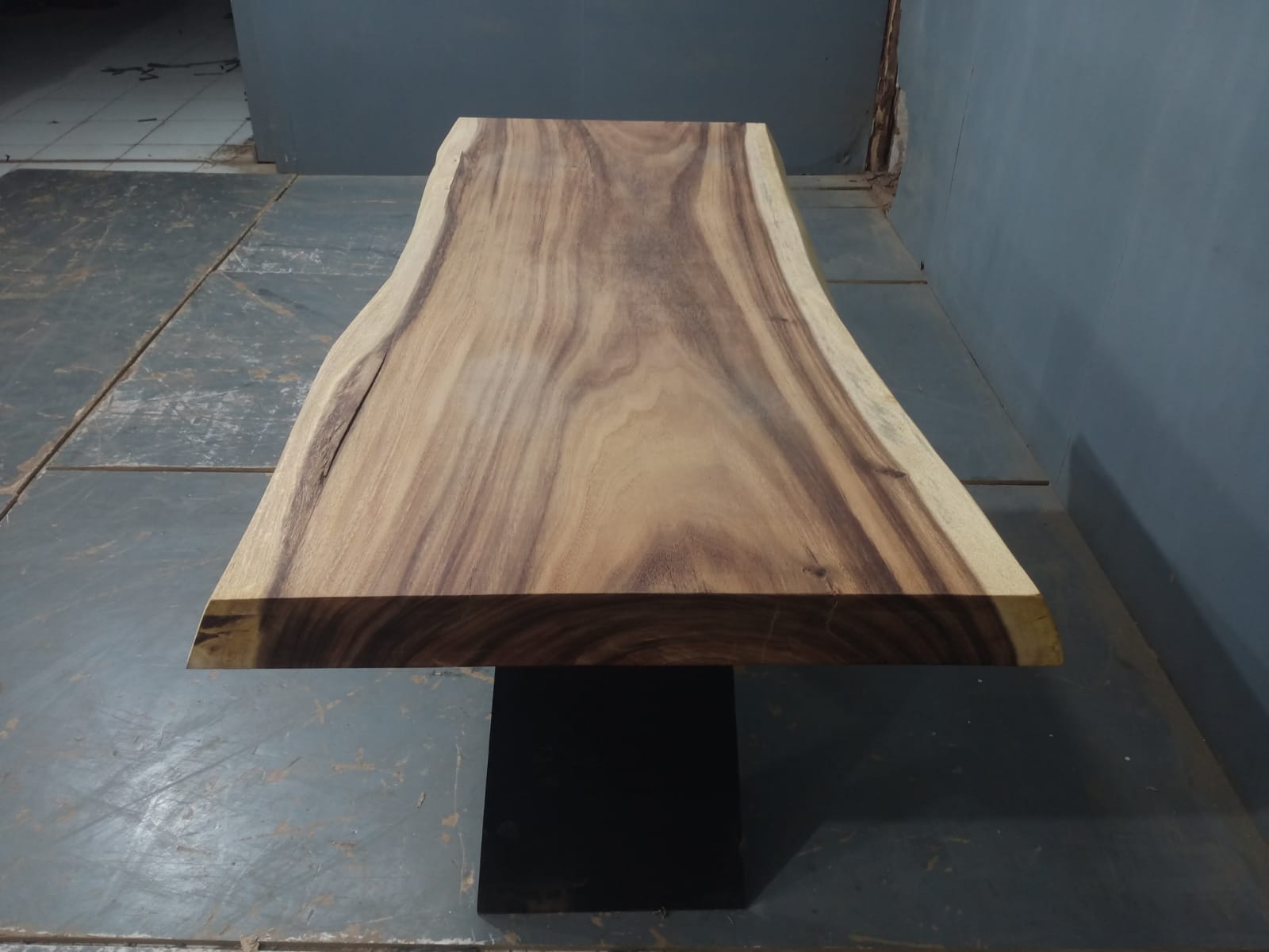 LIVE EDGE TABLES