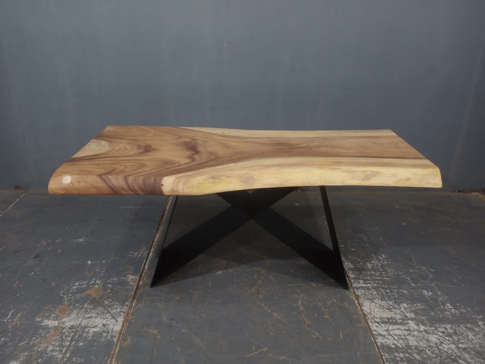 LIVE EDGE TABLES