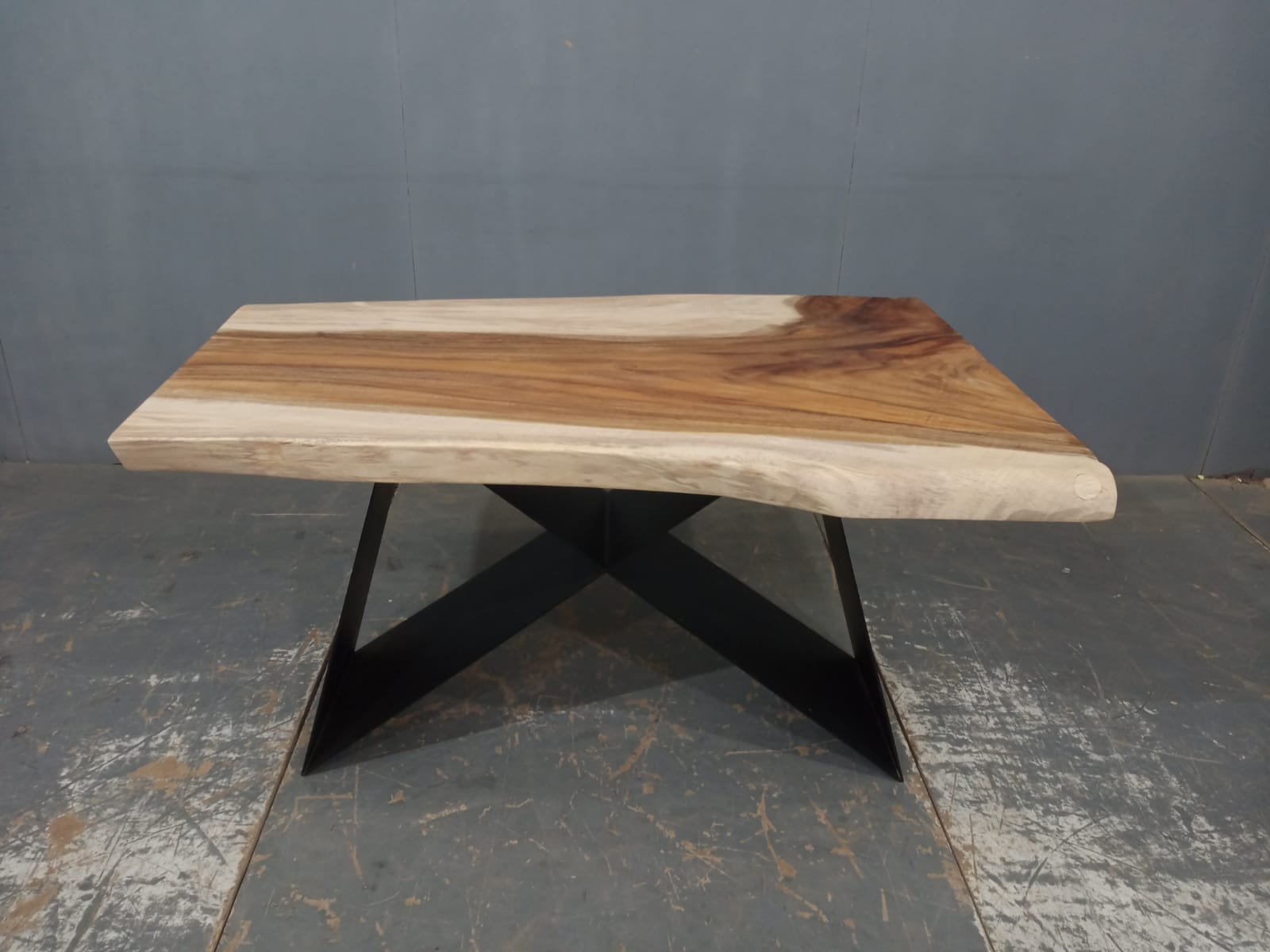 LIVE EDGE TABLES