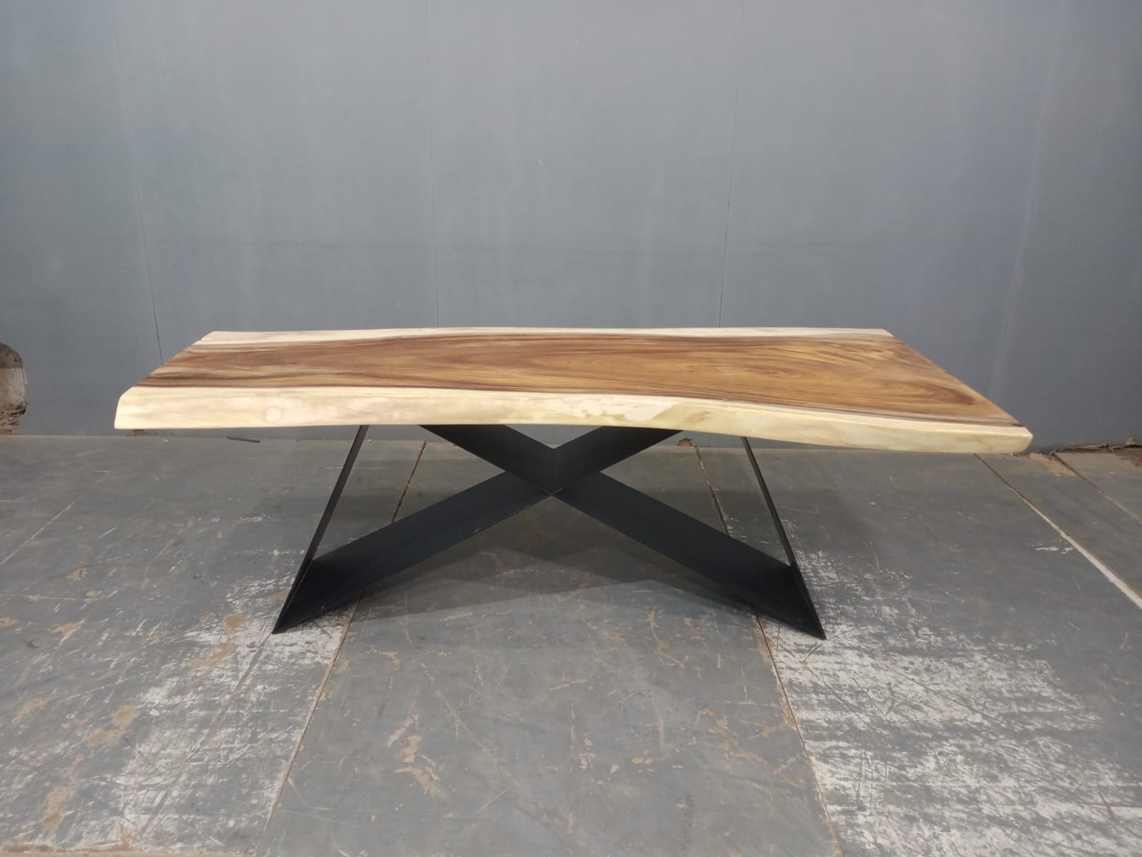 LIVE EDGE TABLES