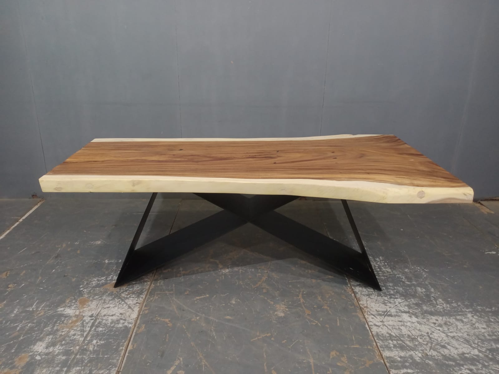 LIVE EDGE TABLES