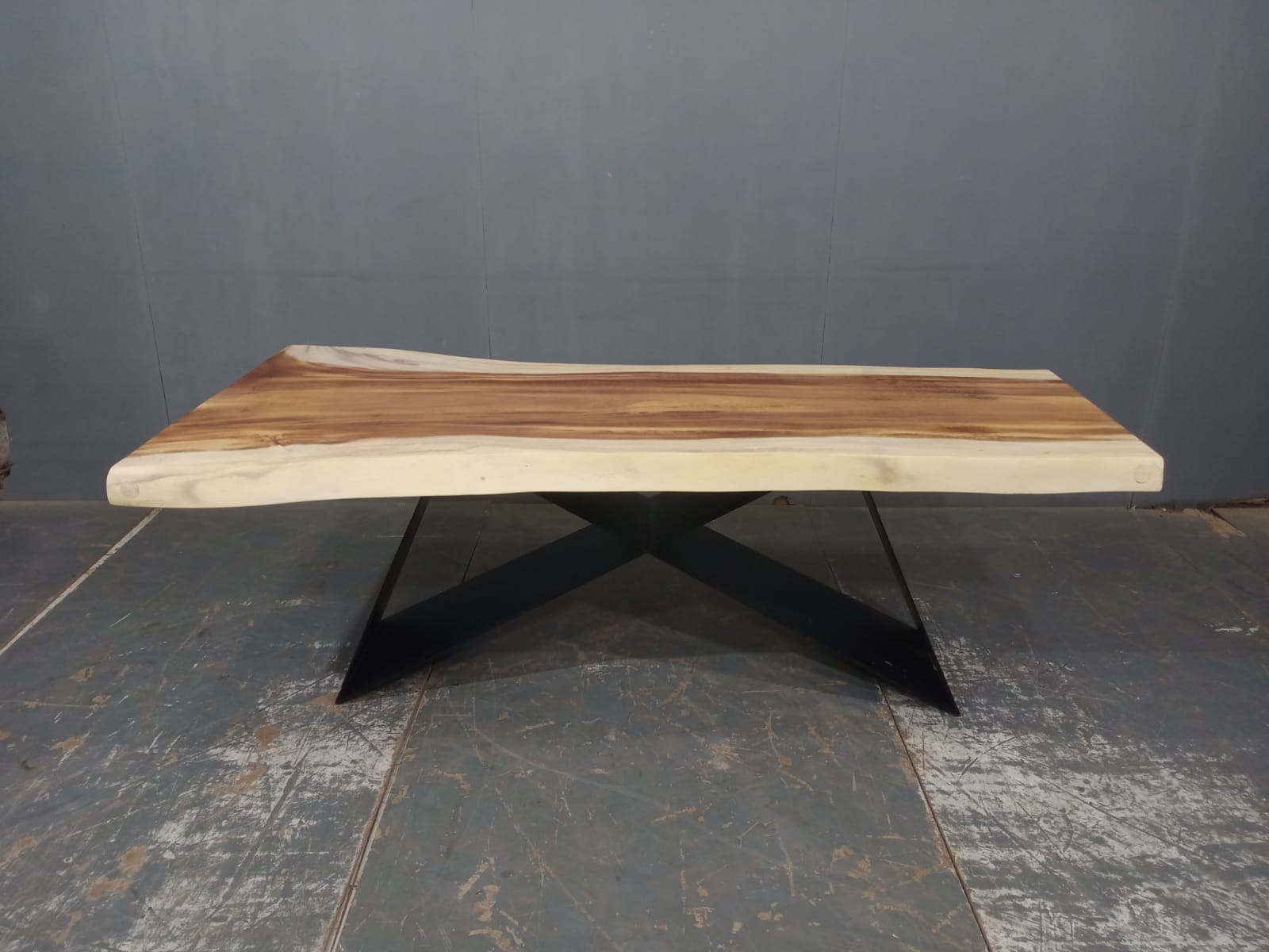 LIVE EDGE TABLES