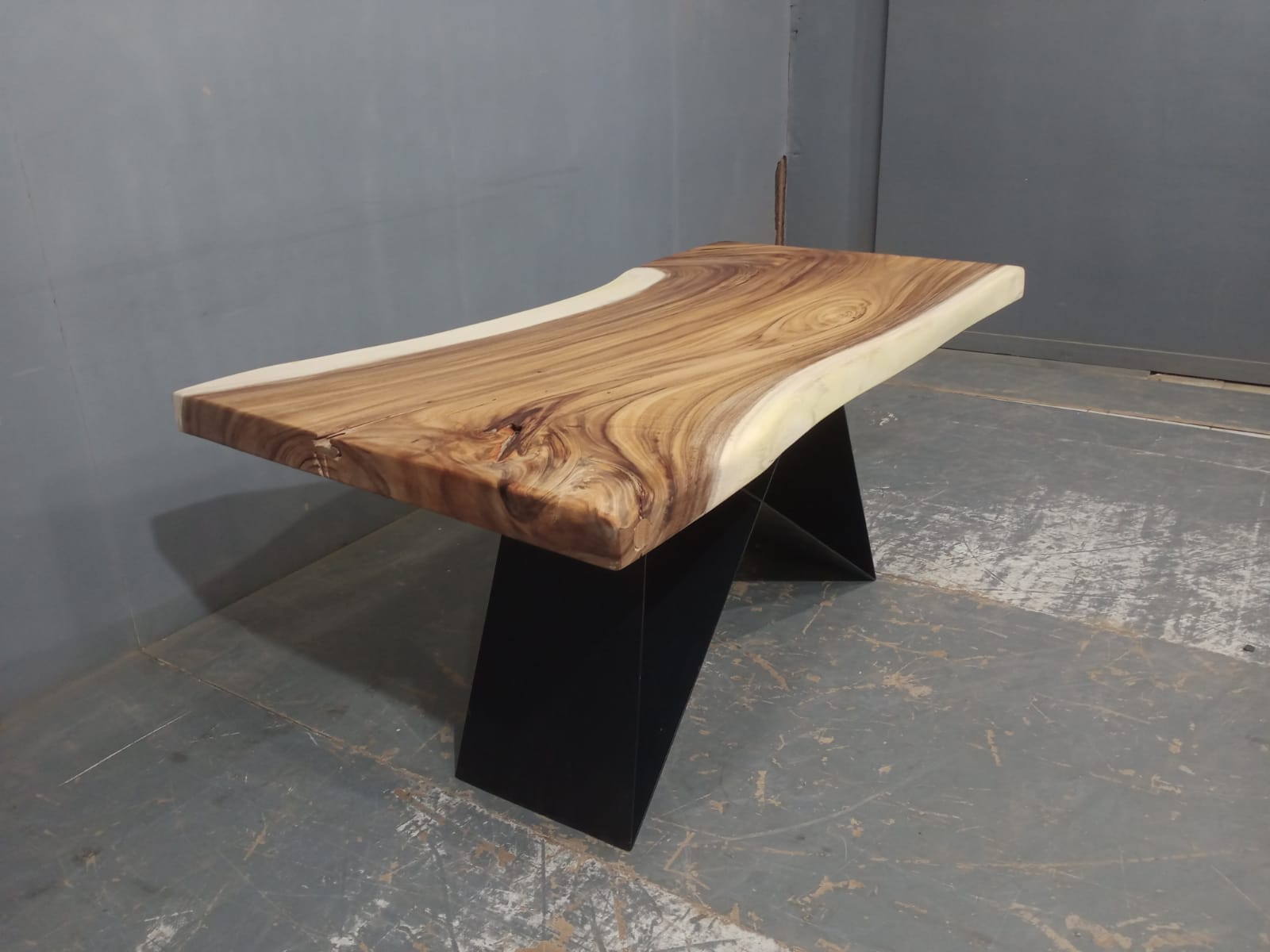 Live Edge Tables