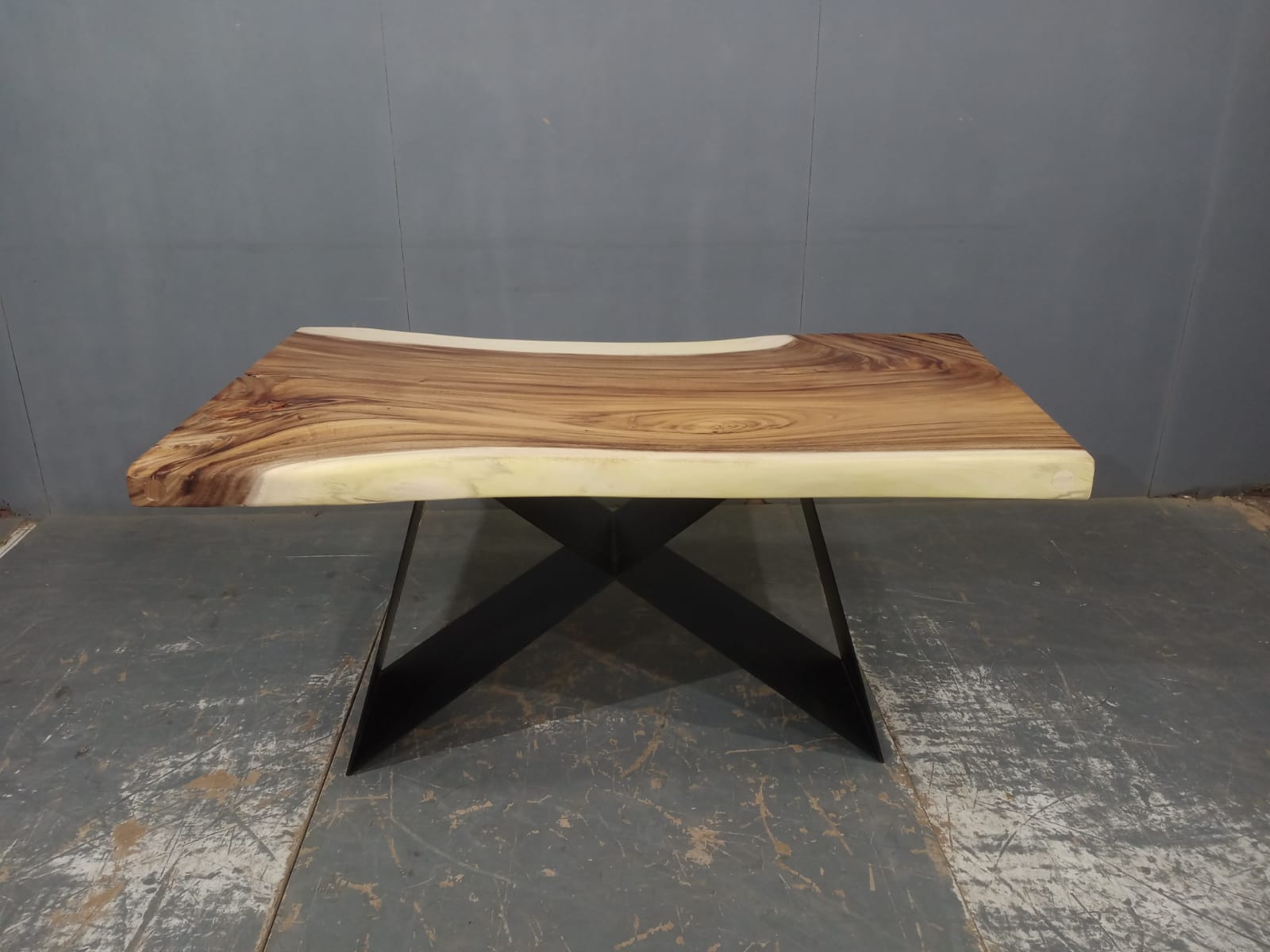 LIVE EDGE TABLES