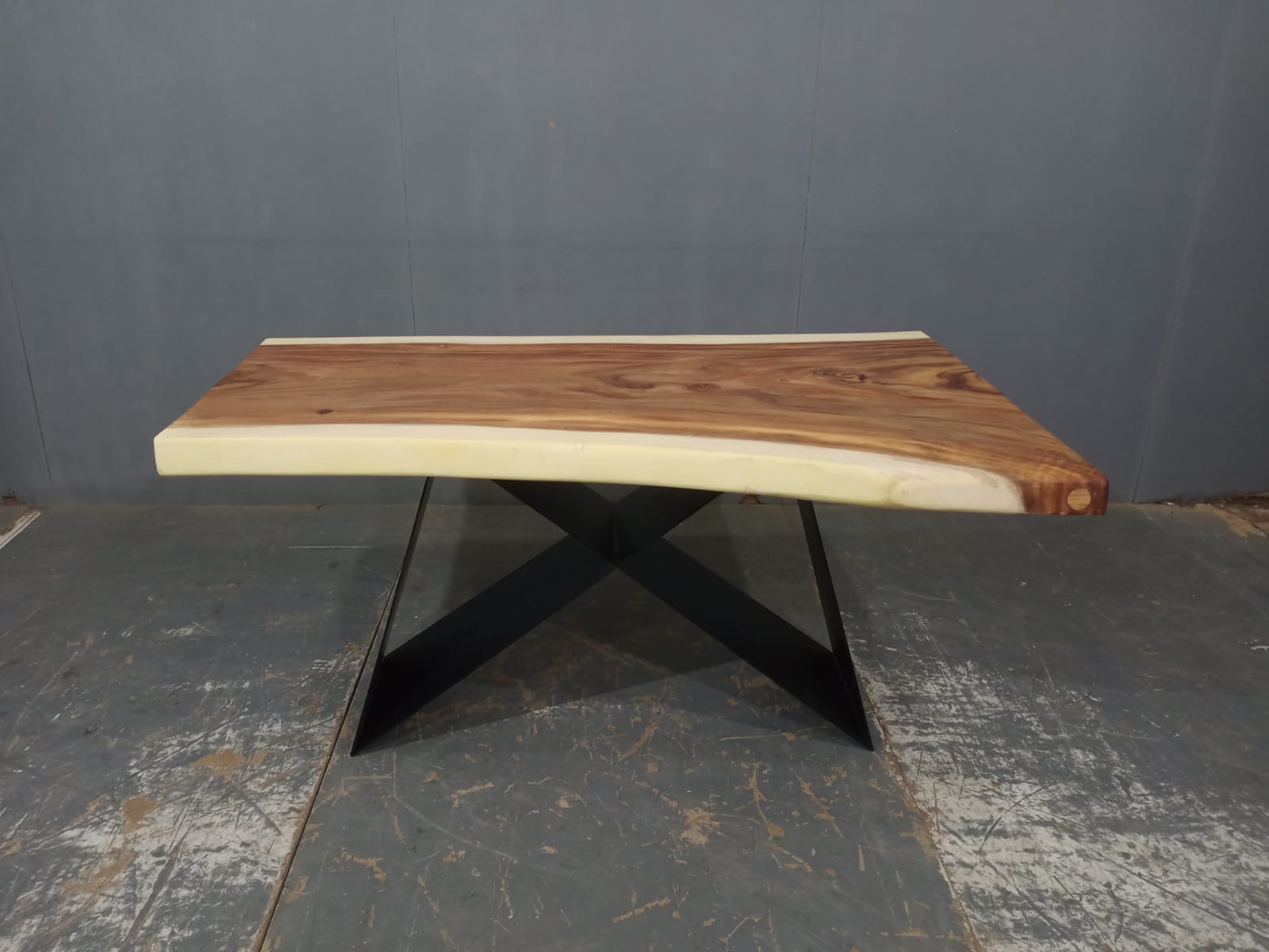 LIVE EDGE TABLES