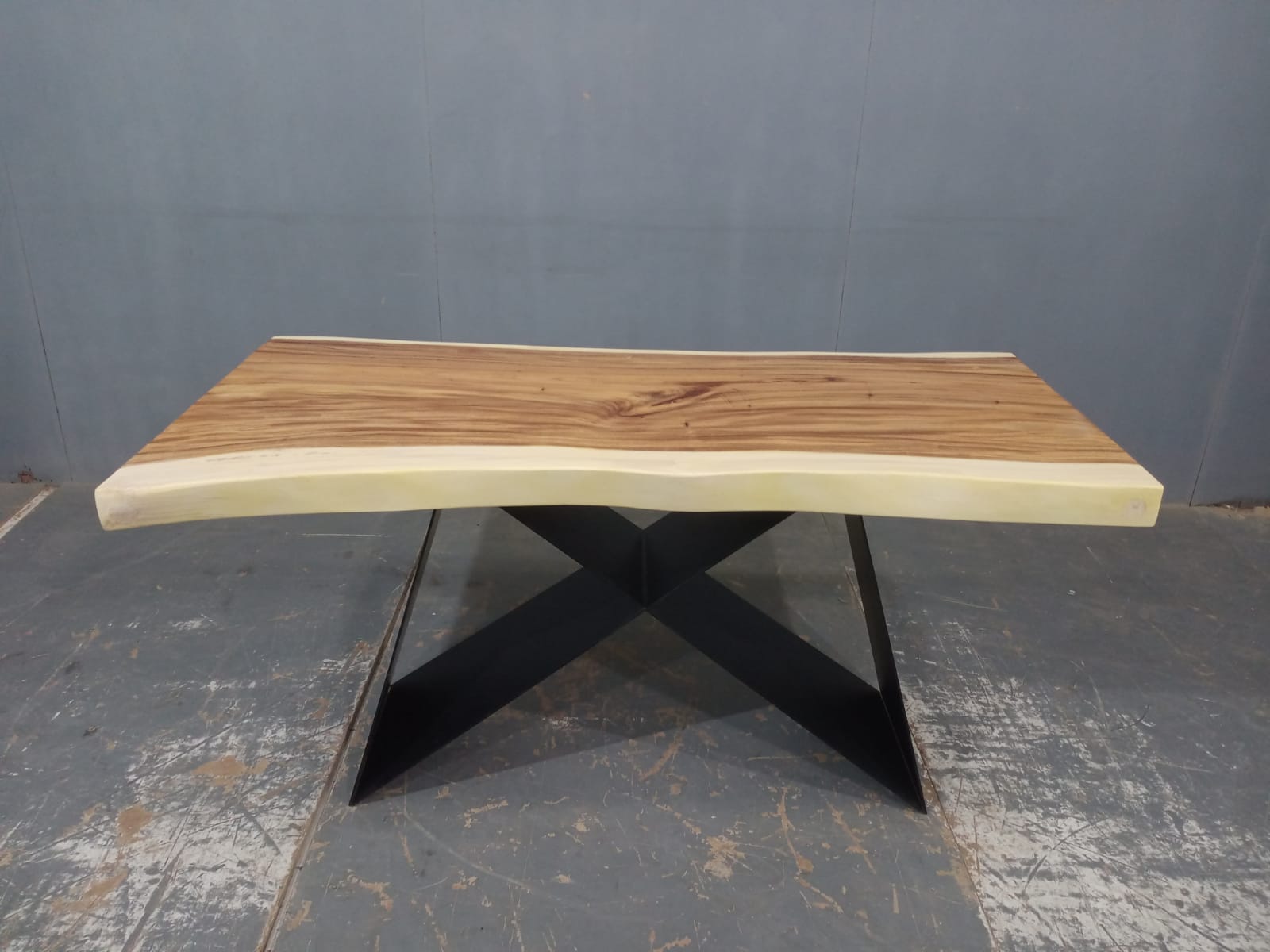 LIVE EDGE TABLES