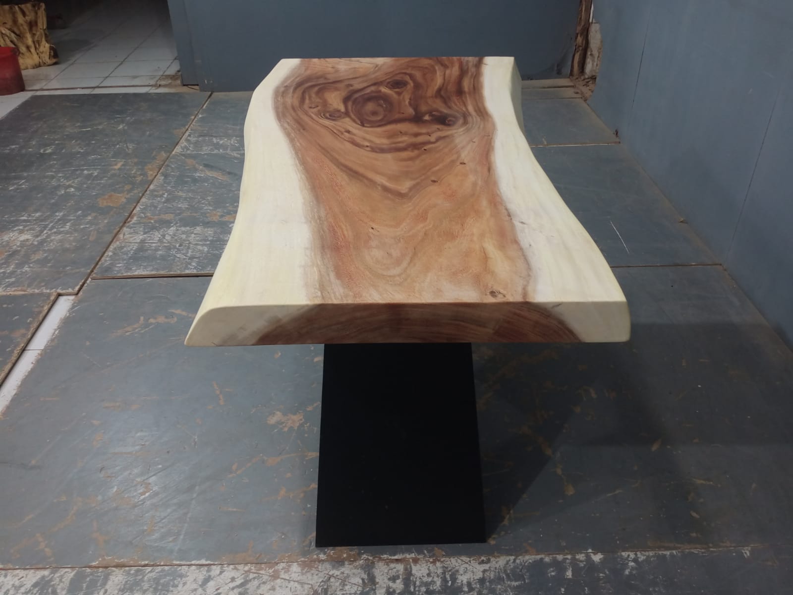 Live Edge Tables