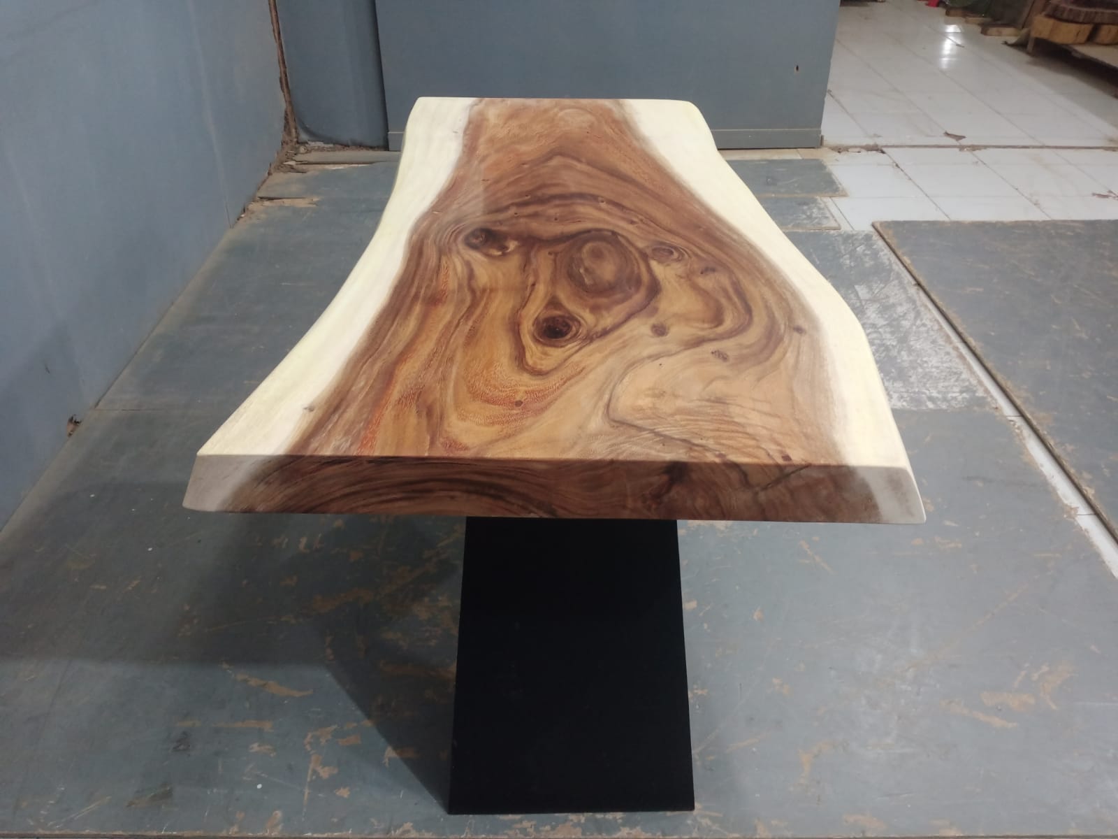 Live Edge Tables