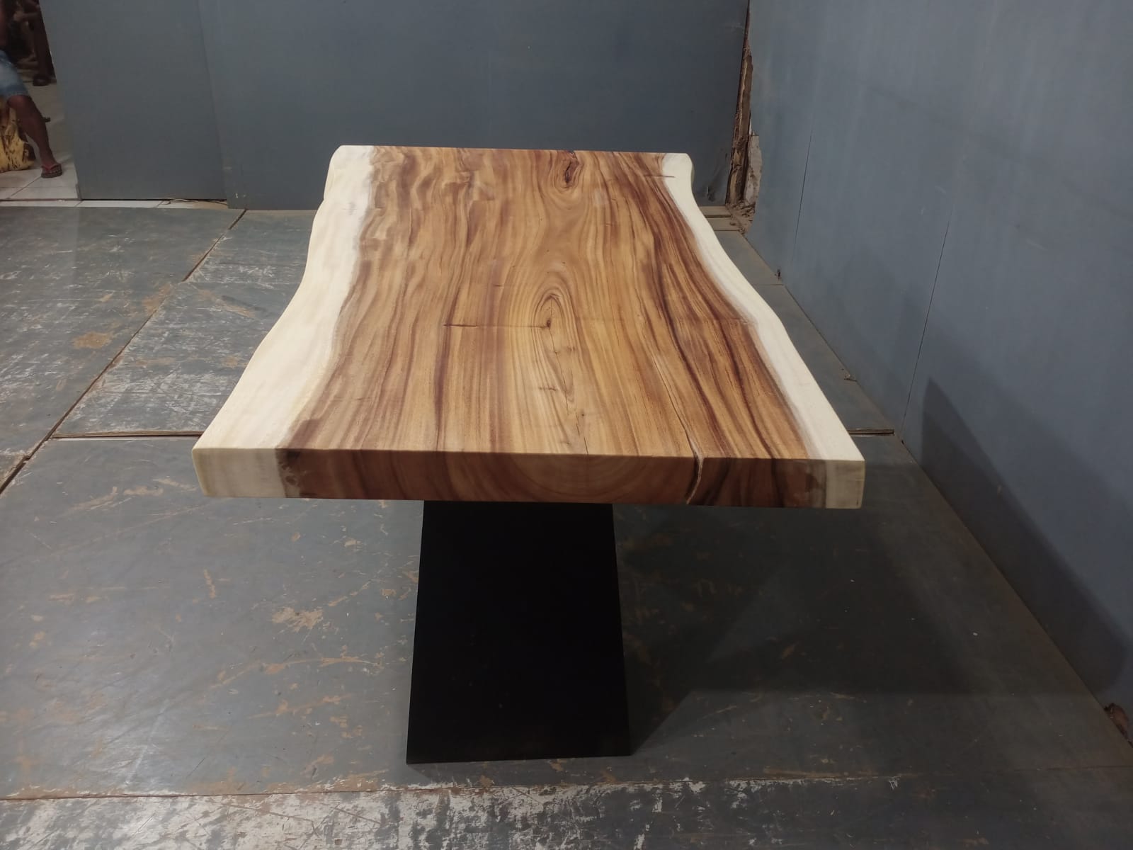 Live Edge Tables