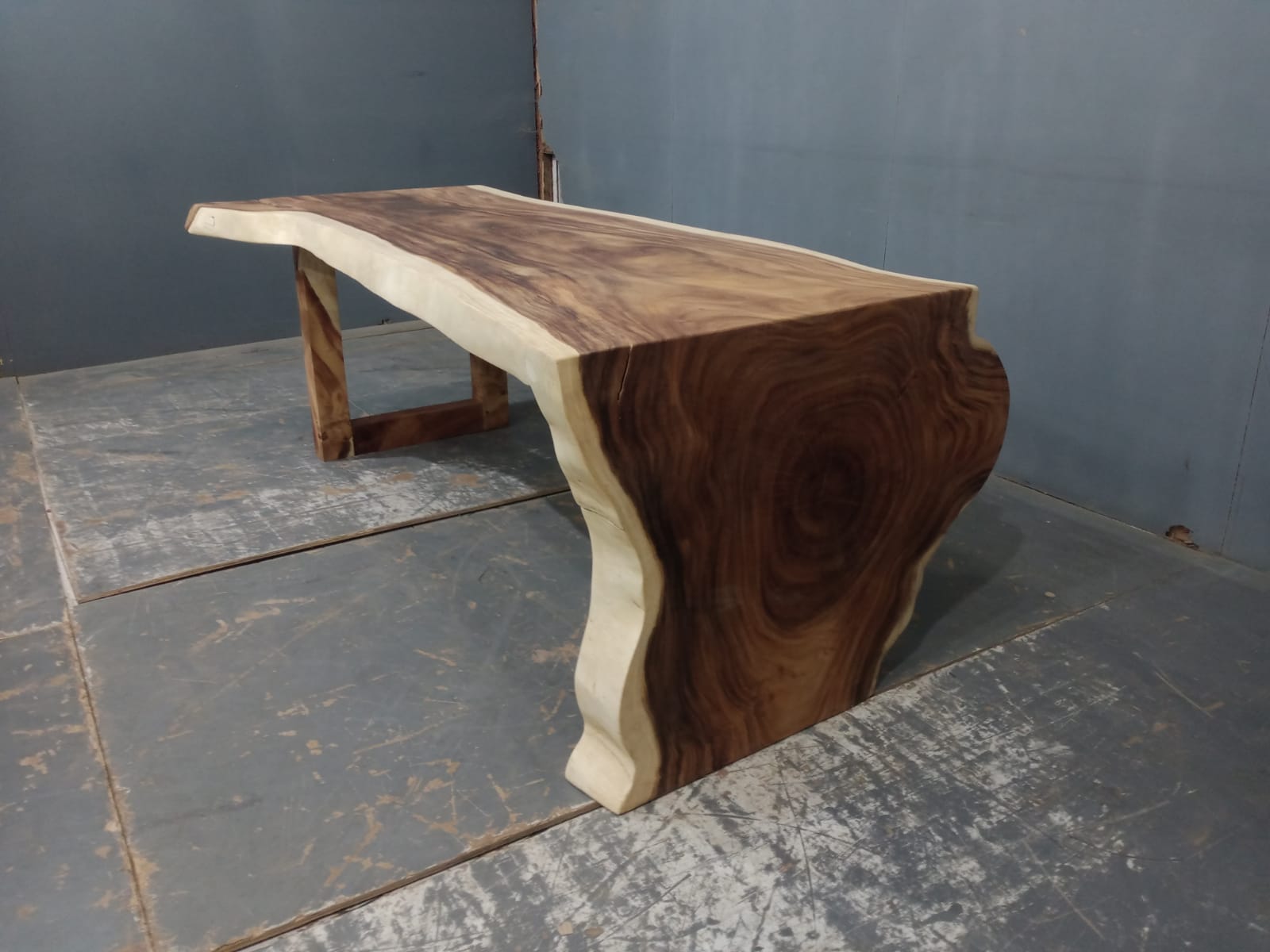 LIVE EDGE TABLES