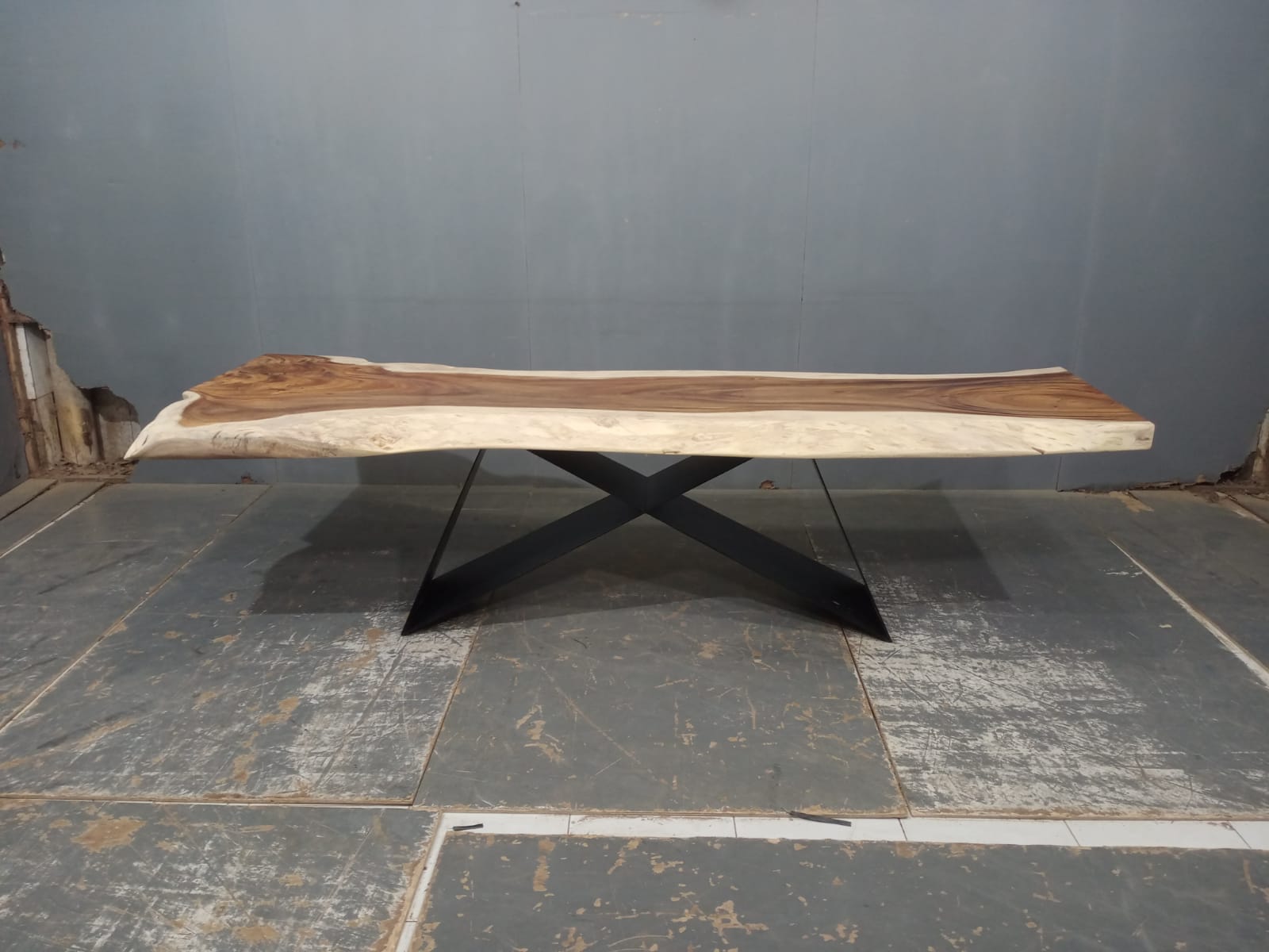 LIVE EDGE TABLES
