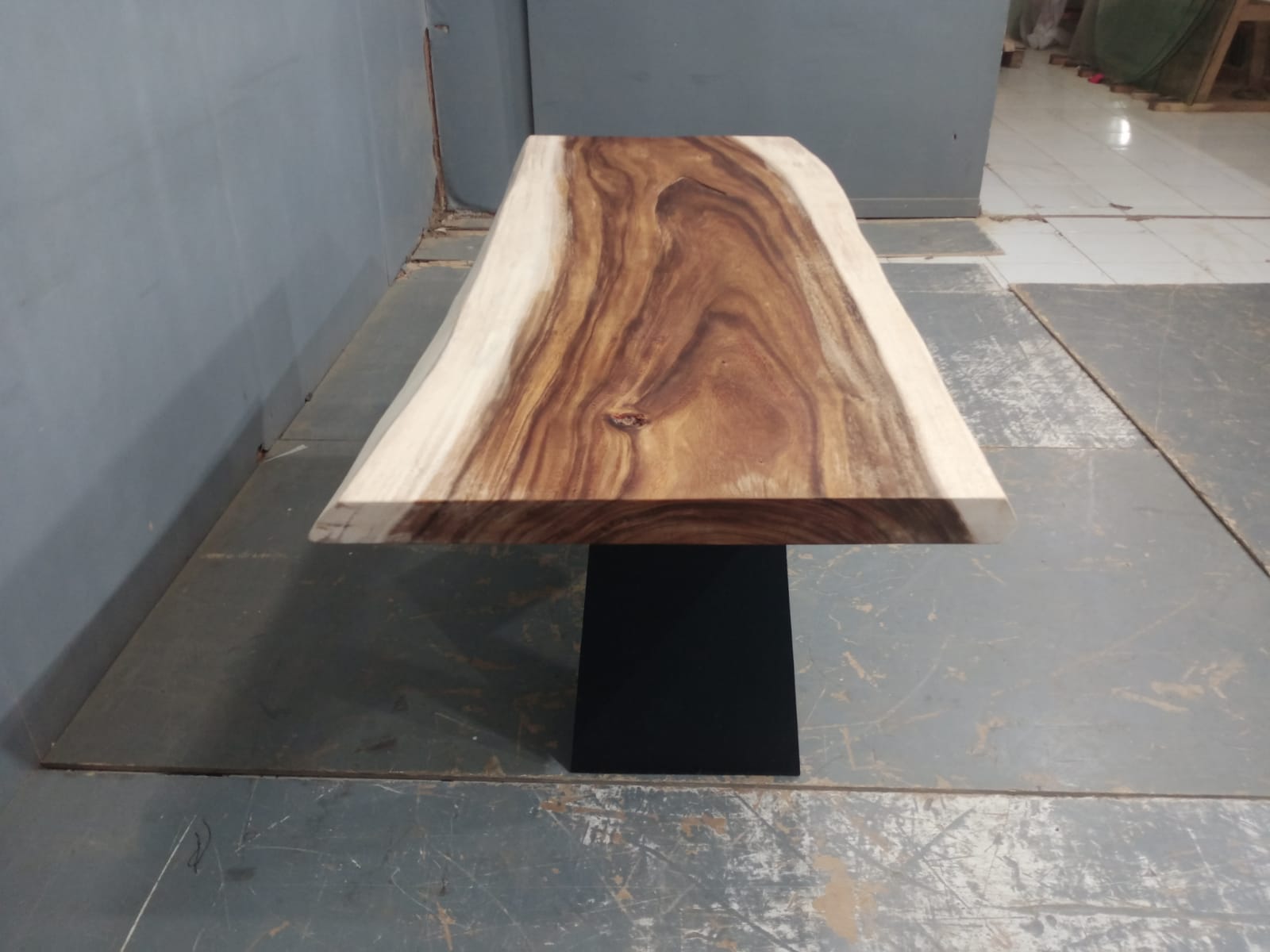 Live Edge Tables