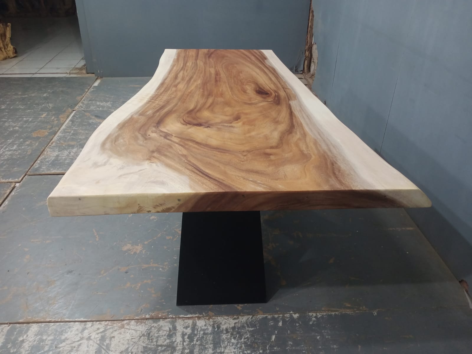 Live Edge Tables