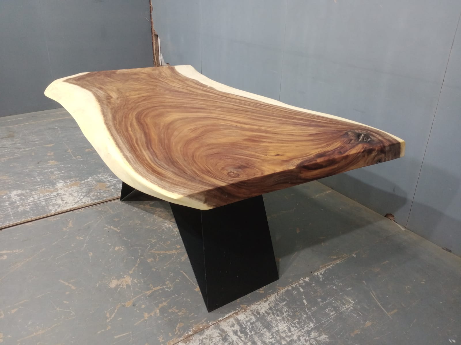 Live Edge Tables