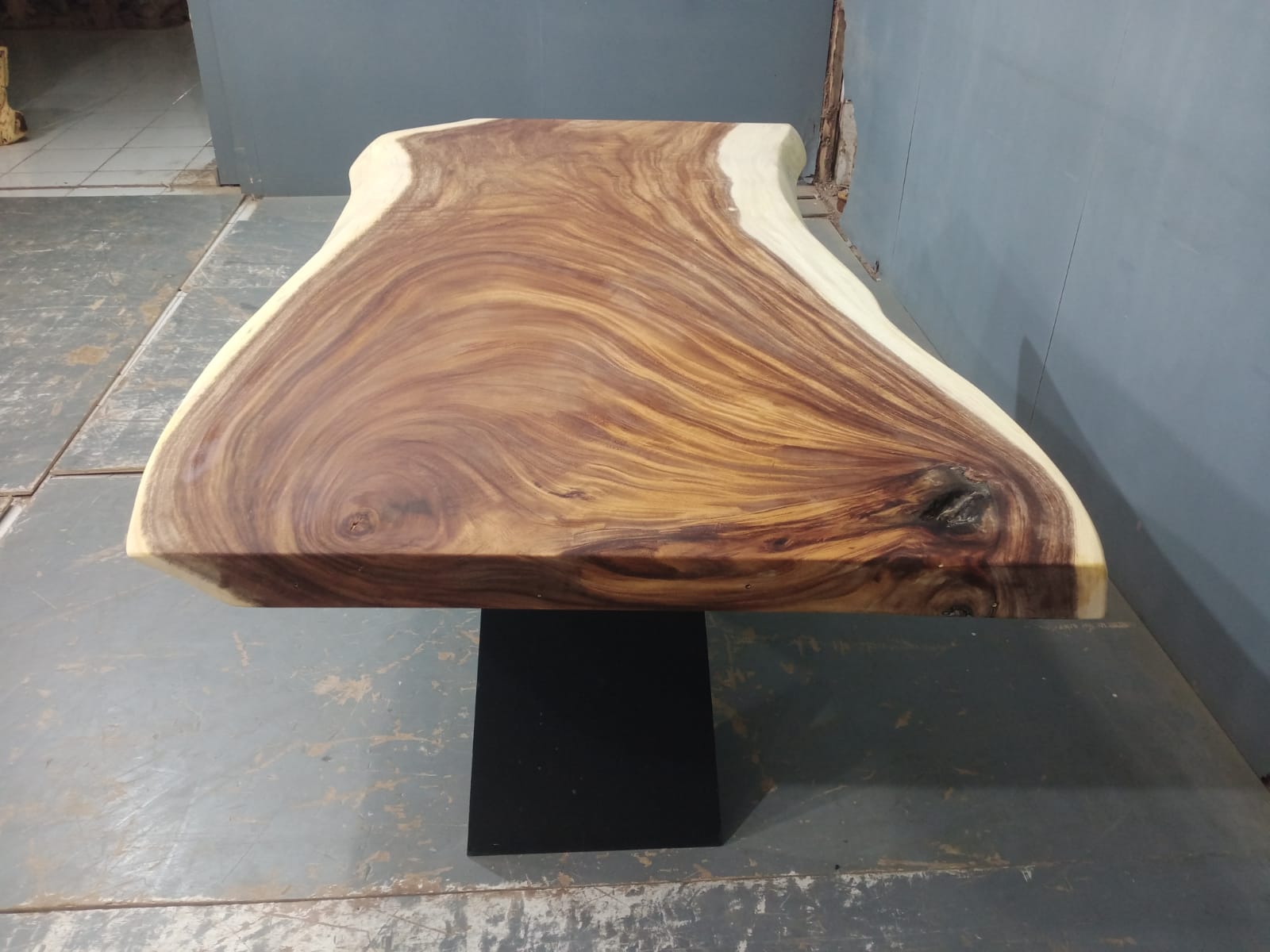 Live Edge Tables