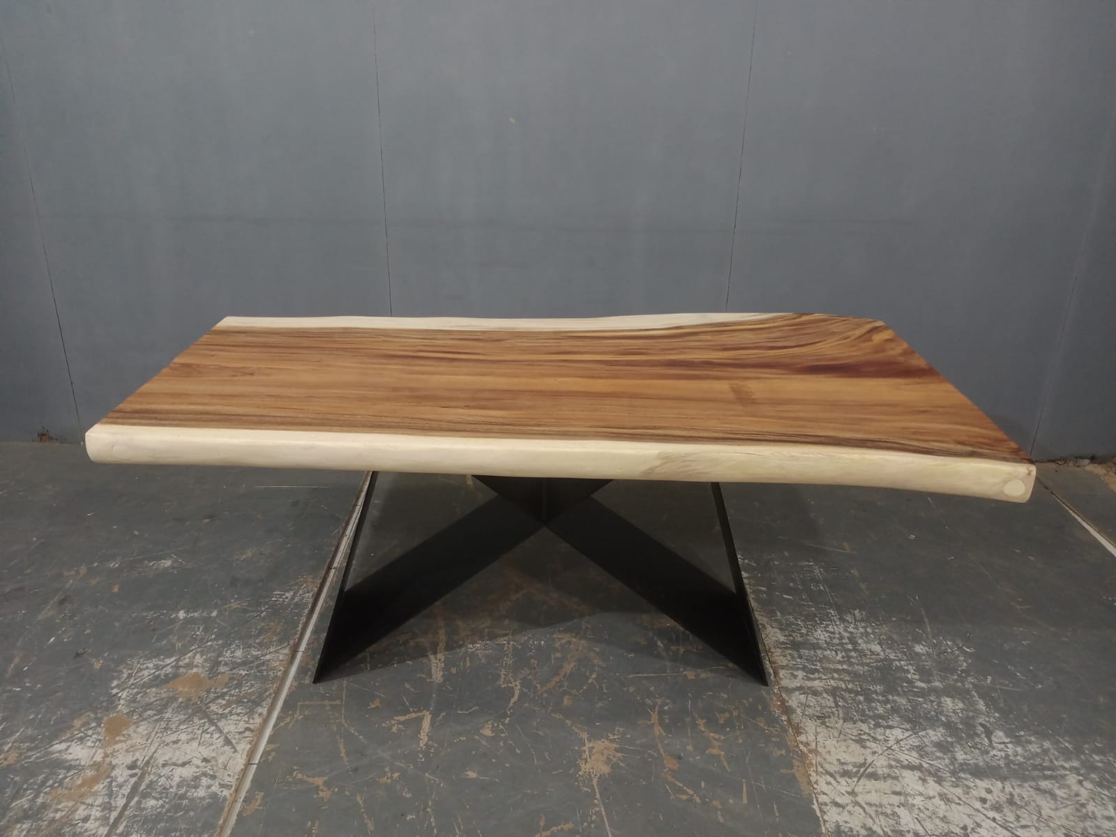 LIVE EDGE TABLES