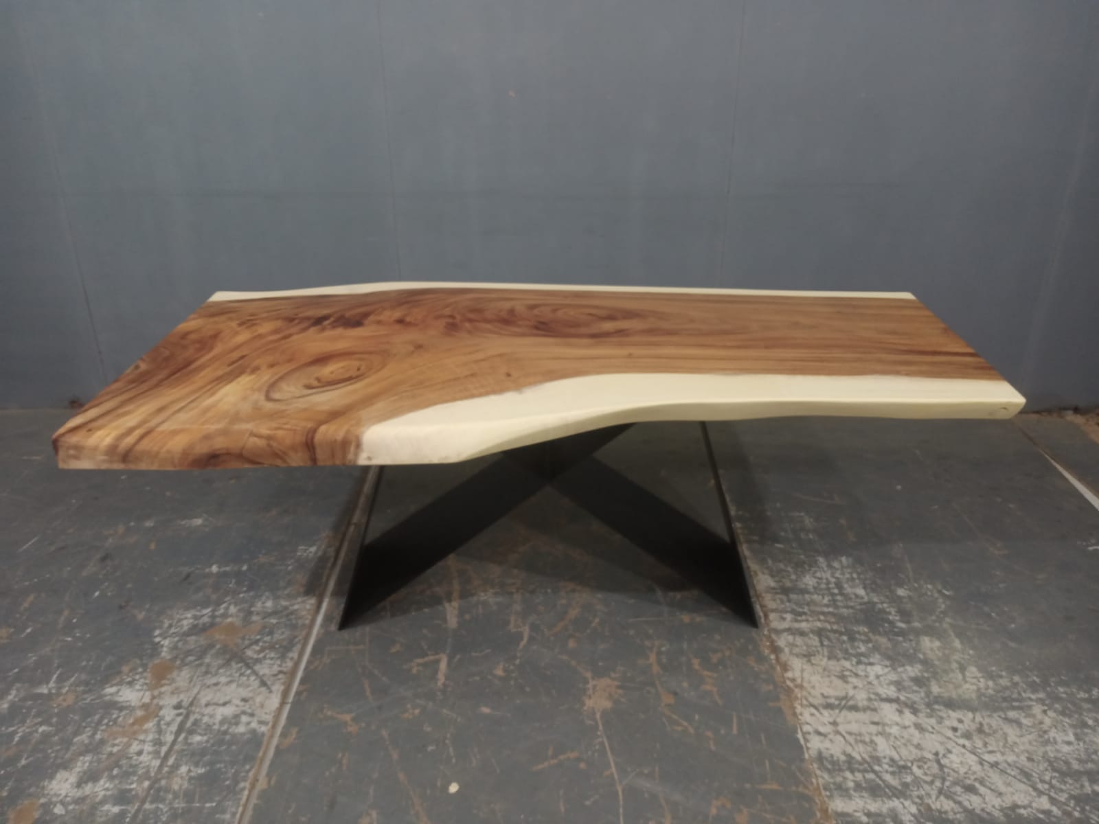 LIVE EDGE TABLES