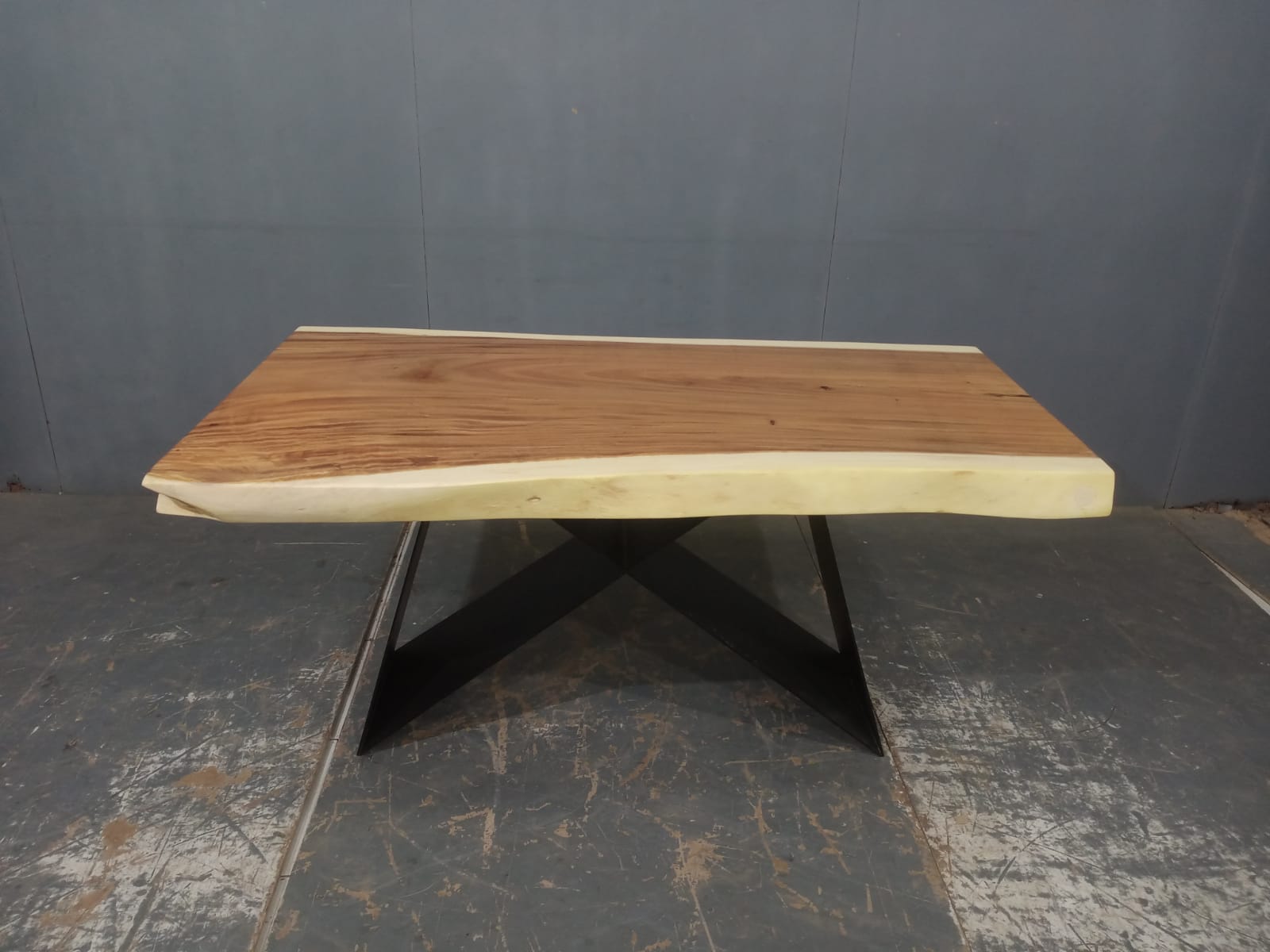 LIVE EDGE TABLES