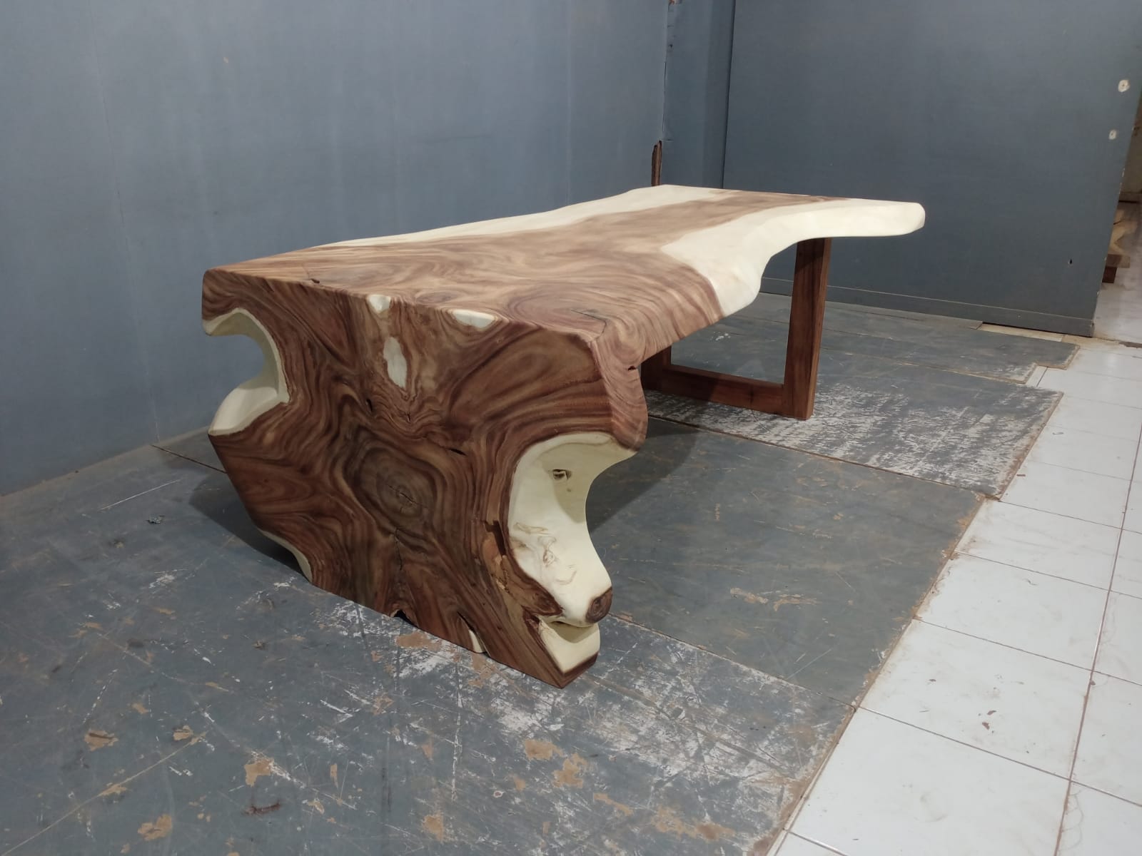 LIVE EDGE TABLES