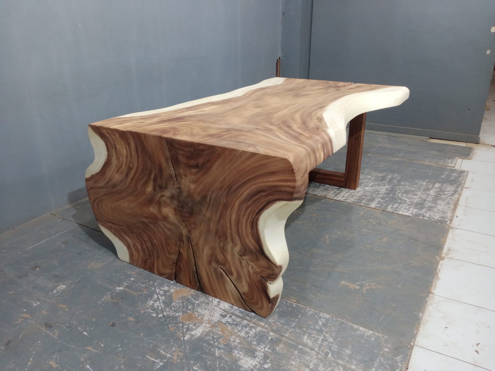 LIVE EDGE TABLES
