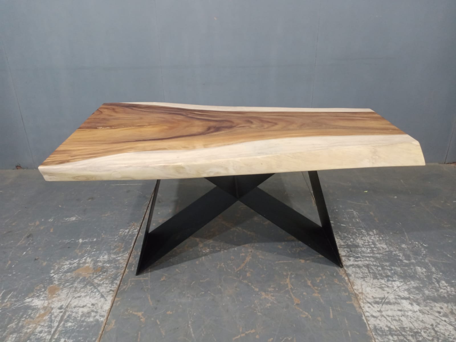 LIVE EDGE TABLES