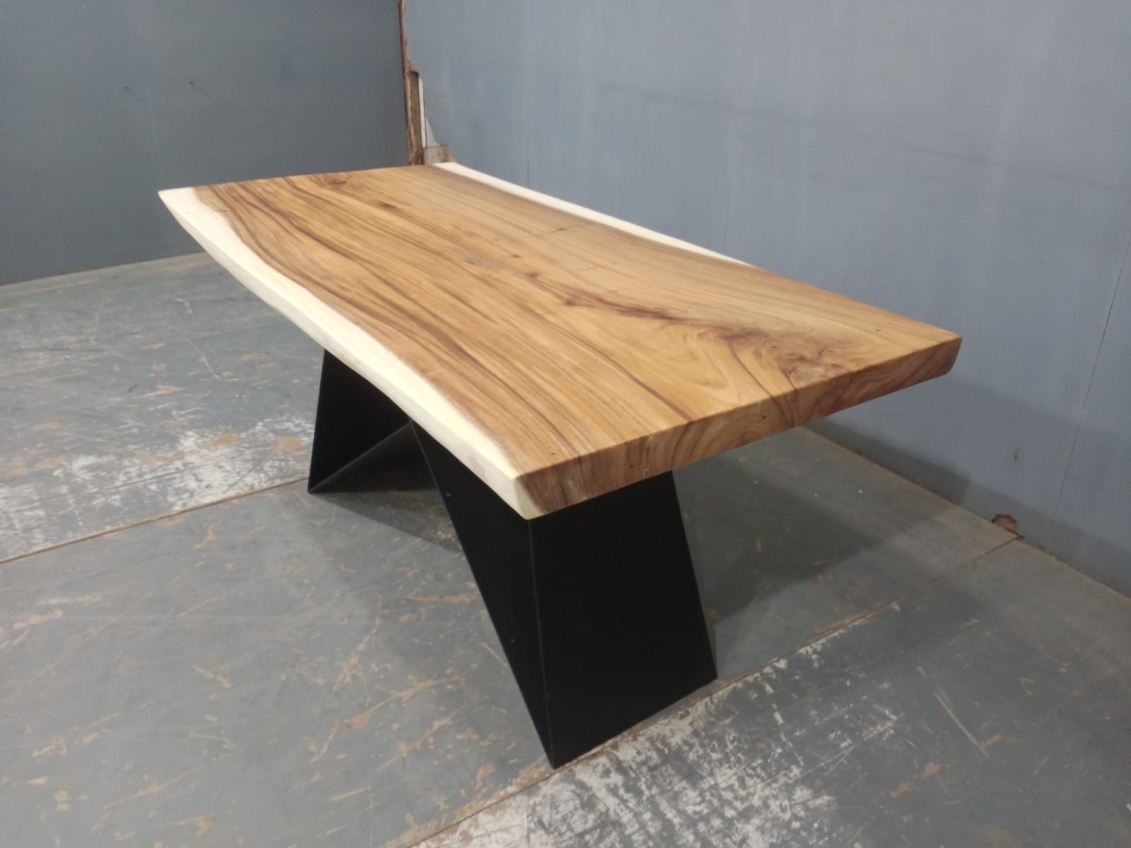 Live Edge Tables