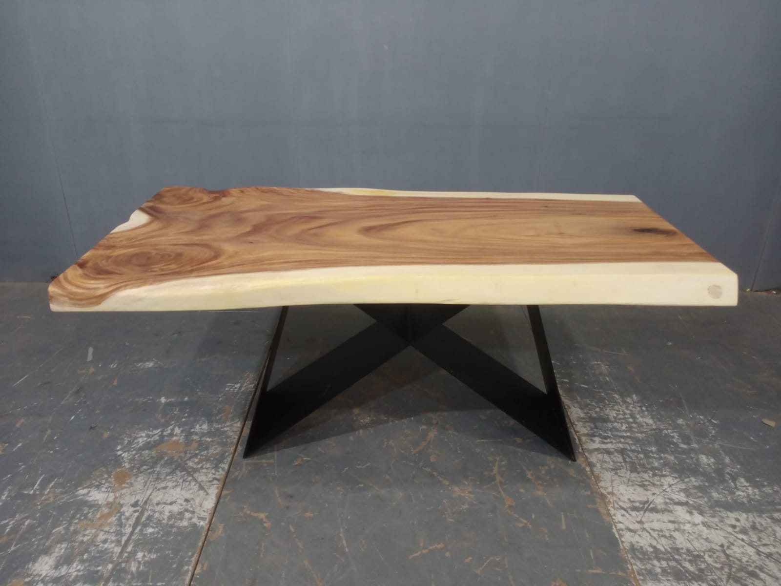 LIVE EDGE TABLES