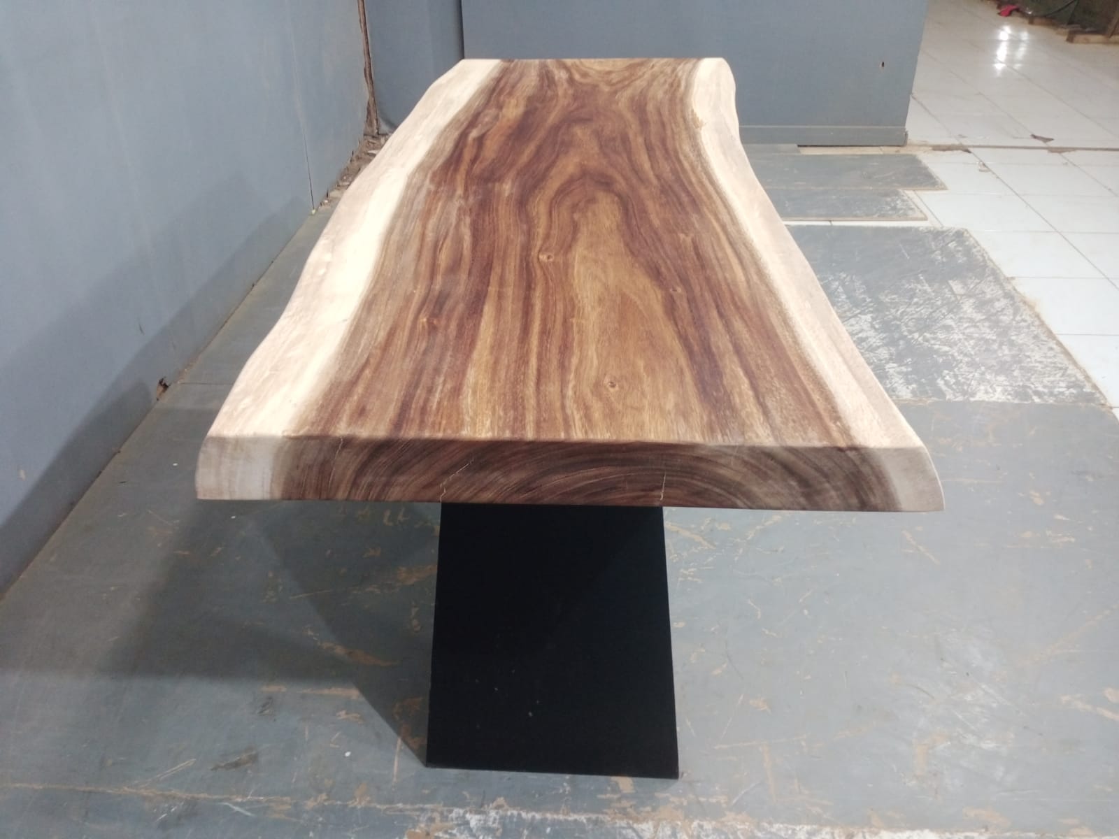 Live Edge Tables