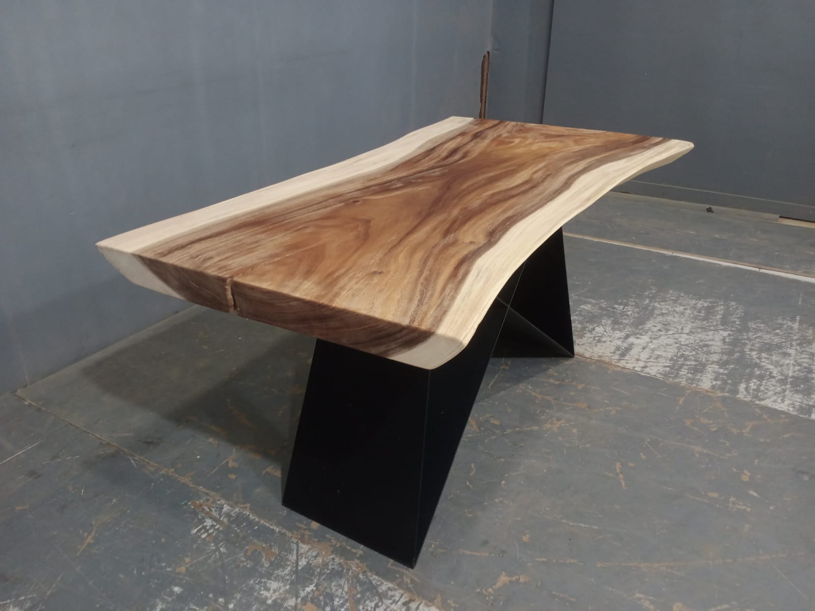 Live Edge Tables