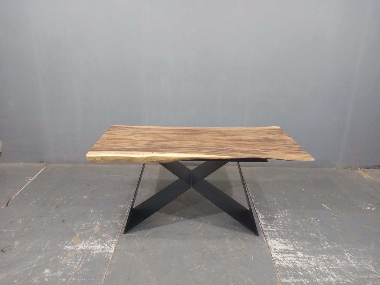 LIVE EDGE TABLES