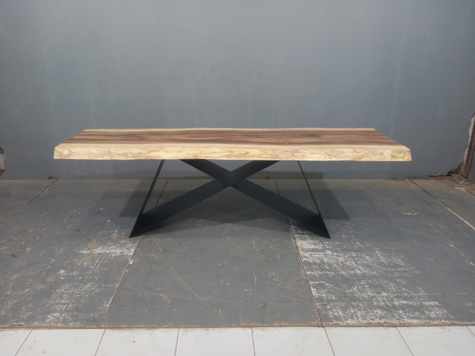 LIVE EDGE TABLES