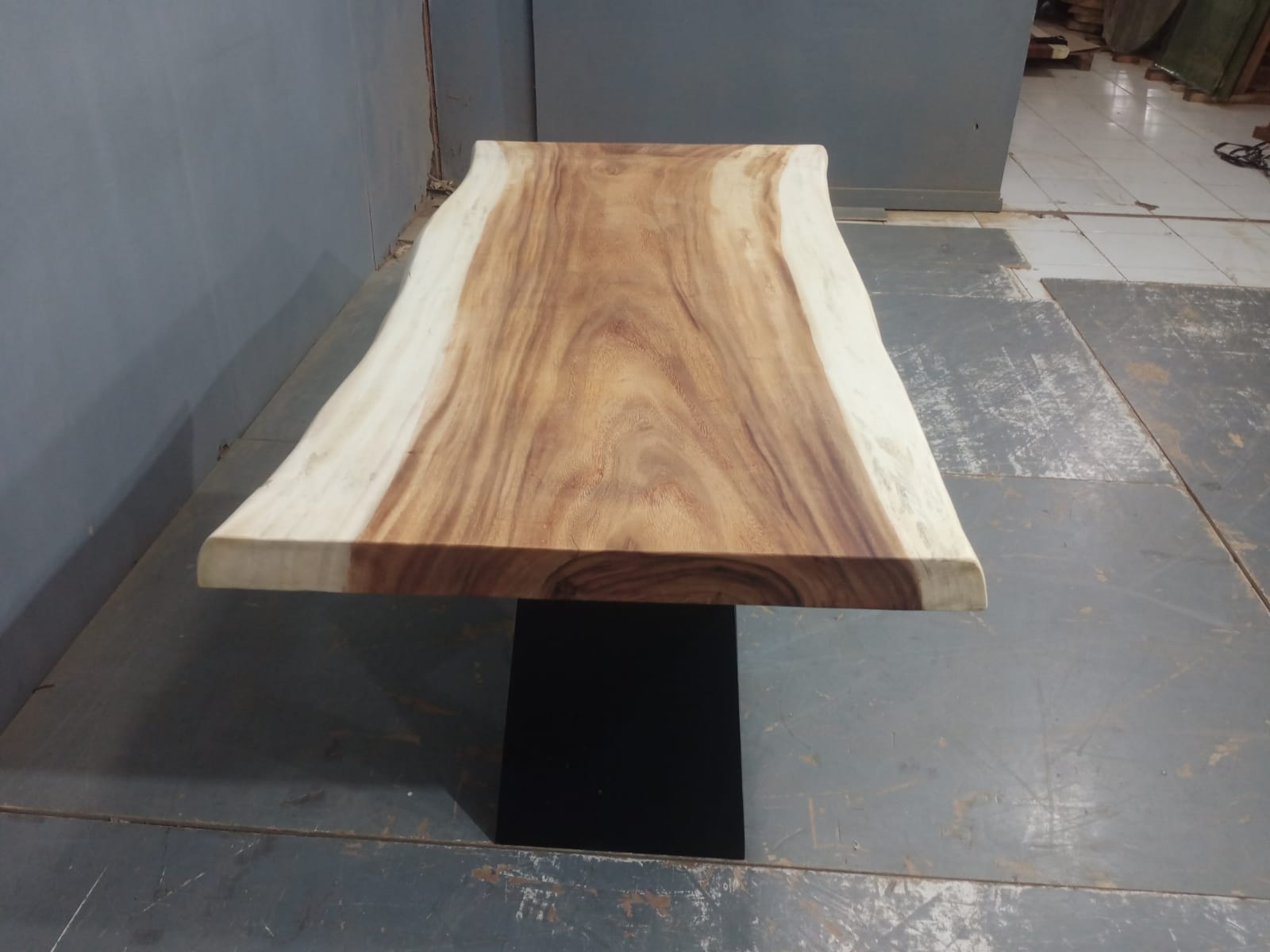 Live Edge Tables